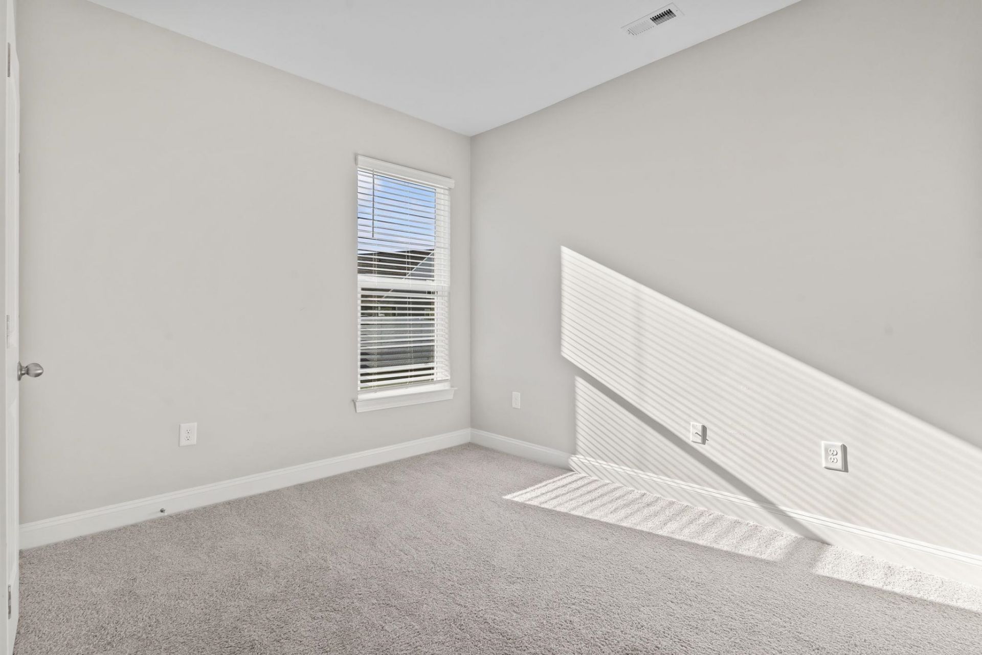 5037 Sassari St.  Photo 12