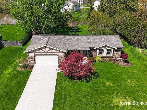 961 Maplerow Avenue NW, Grand Rapids, MI 49534