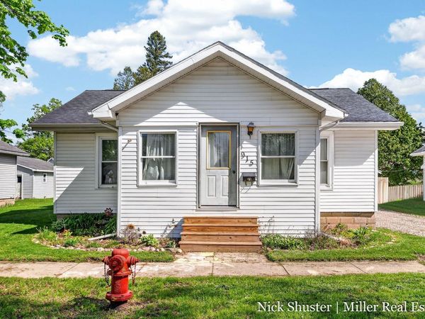915 E Madison Street, Hastings, MI 49058