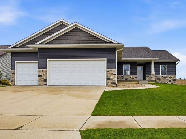 208 Shiloh Vista Avenue, Urbana, IA 52345