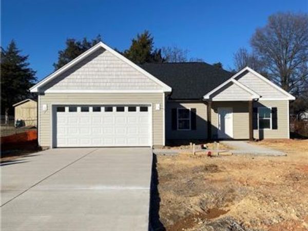 1009 Fairfield Drive , Yadkinville, NC 27055