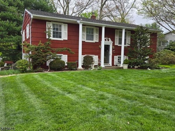 3 Perrelli Ln, Jefferson, NJ 07438