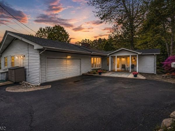 6 Seabert Ln, Kinnelon, NJ 07405