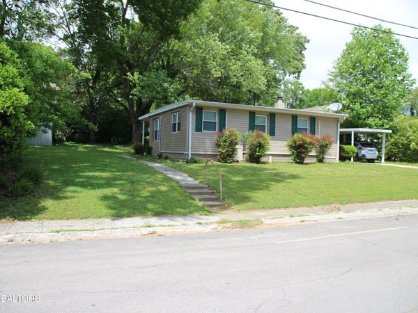 203 Northwestern Ave, Oak Ridge, TN 37830