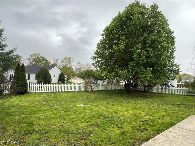 835 Yorkshire Drive , Ravenna, OH 44266 Photo 4