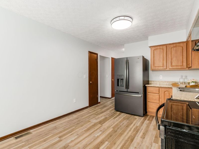 8915 Stillwater Drive, Galloway, OH 43119 Photo 11