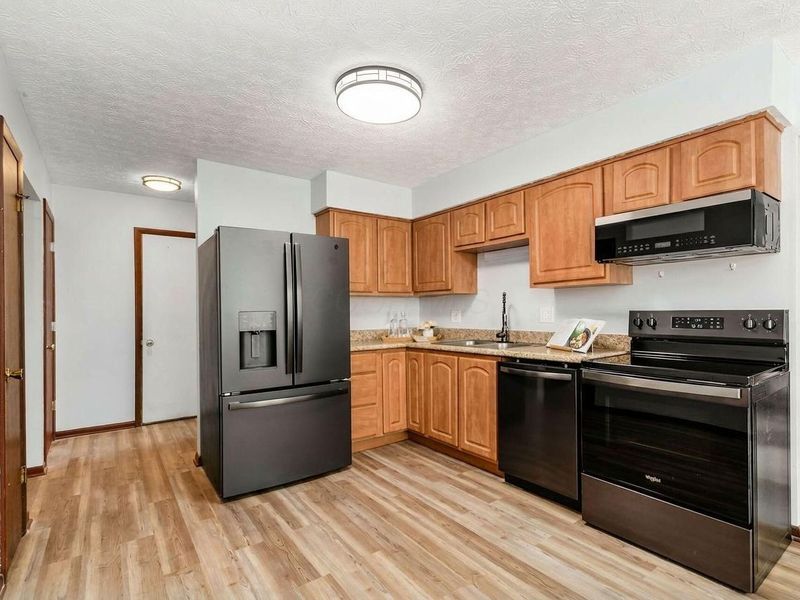 8915 Stillwater Drive, Galloway, OH 43119 Photo 8