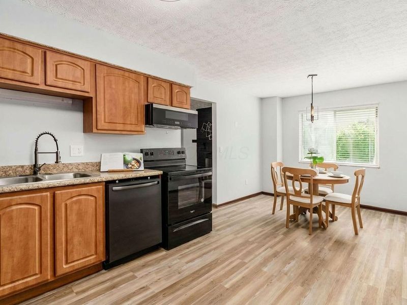 8915 Stillwater Drive, Galloway, OH 43119 Photo 9