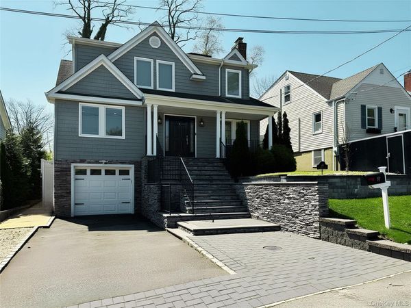 17 Prospect Street , Glen Head, NY 11545