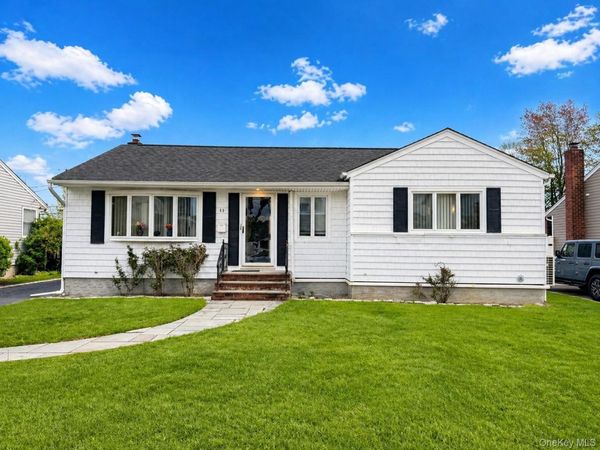 49 Garden Boulevard , Hicksville, NY 11801
