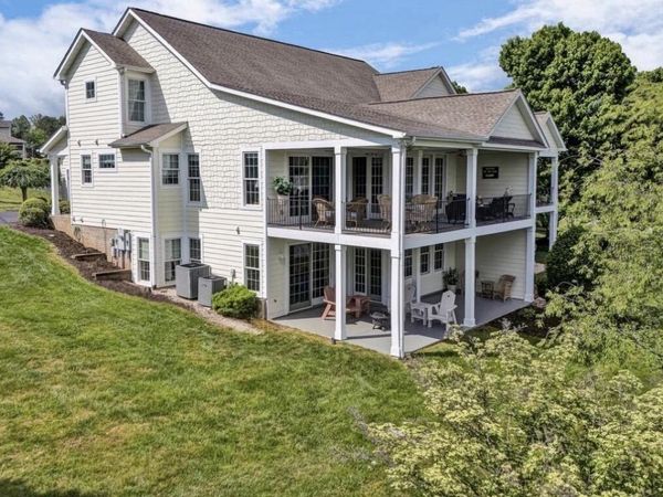 214 Summerwind DR, Union Hall, VA 24176