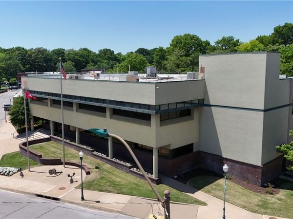 305 E Main Street , Siloam Springs, AR 72761