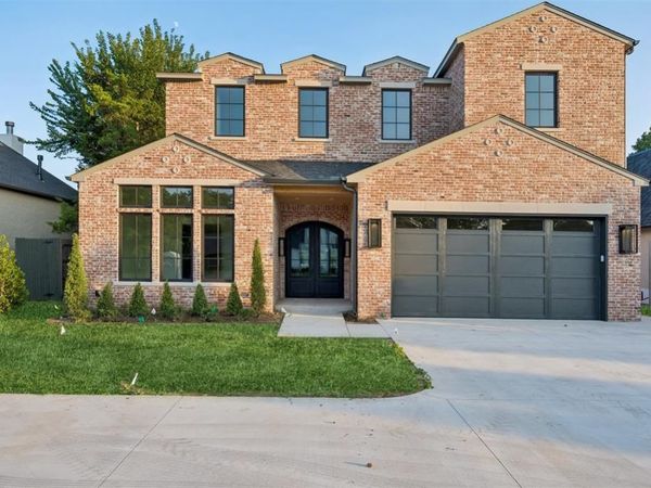 1722 Huntington Avenue, Nichols Hills, OK 73116