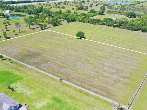 7325 6th Street SW, Vero Beach, FL 32968