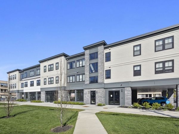 1000 Washington St, Unit 205, Dedham, MA 02026
