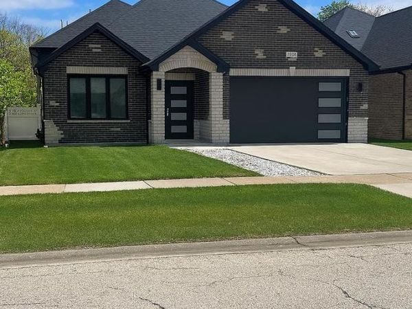 6558 W 85th Street , Burbank, IL 60459