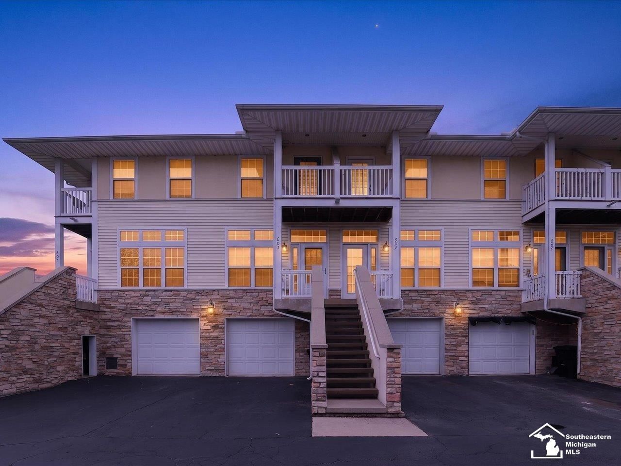 803 Catalina Cove, Luna Pier, MI 48157 Main Photo
