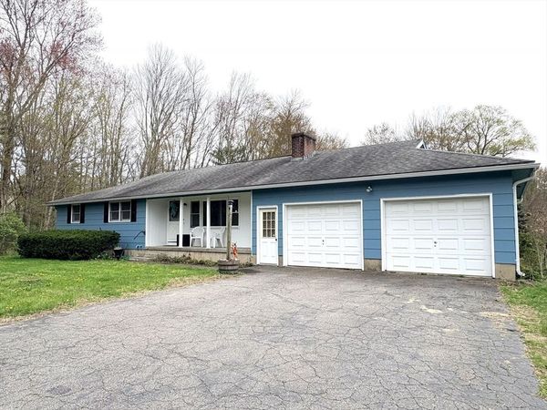135 Pelham Rd, Amherst, MA 01002