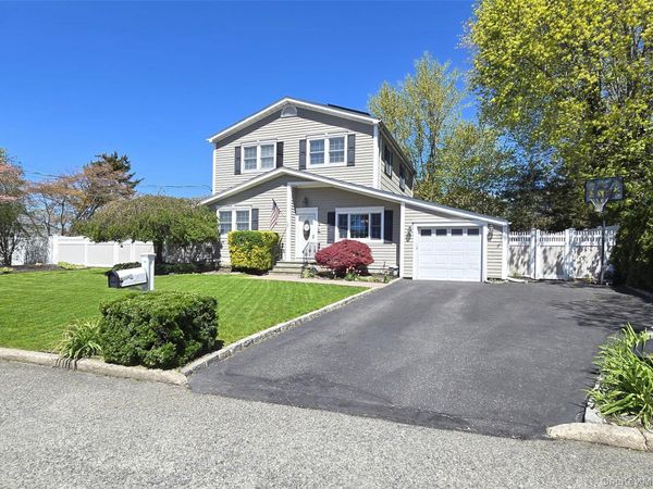 3 Martin Place , Farmingville, NY 11738