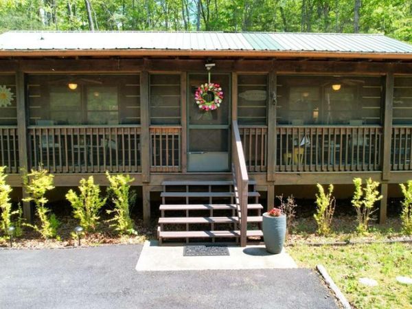 210 Shade Tree Lane, Mineral Bluff, GA 30559