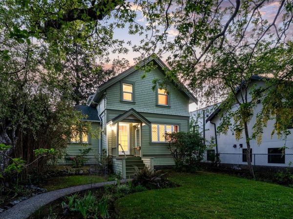 1274 Hewlett Pl , Oak Bay, BC V8S 4P7