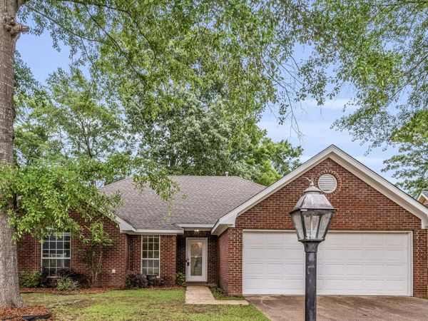19 Savannah, Columbus, MS 39702