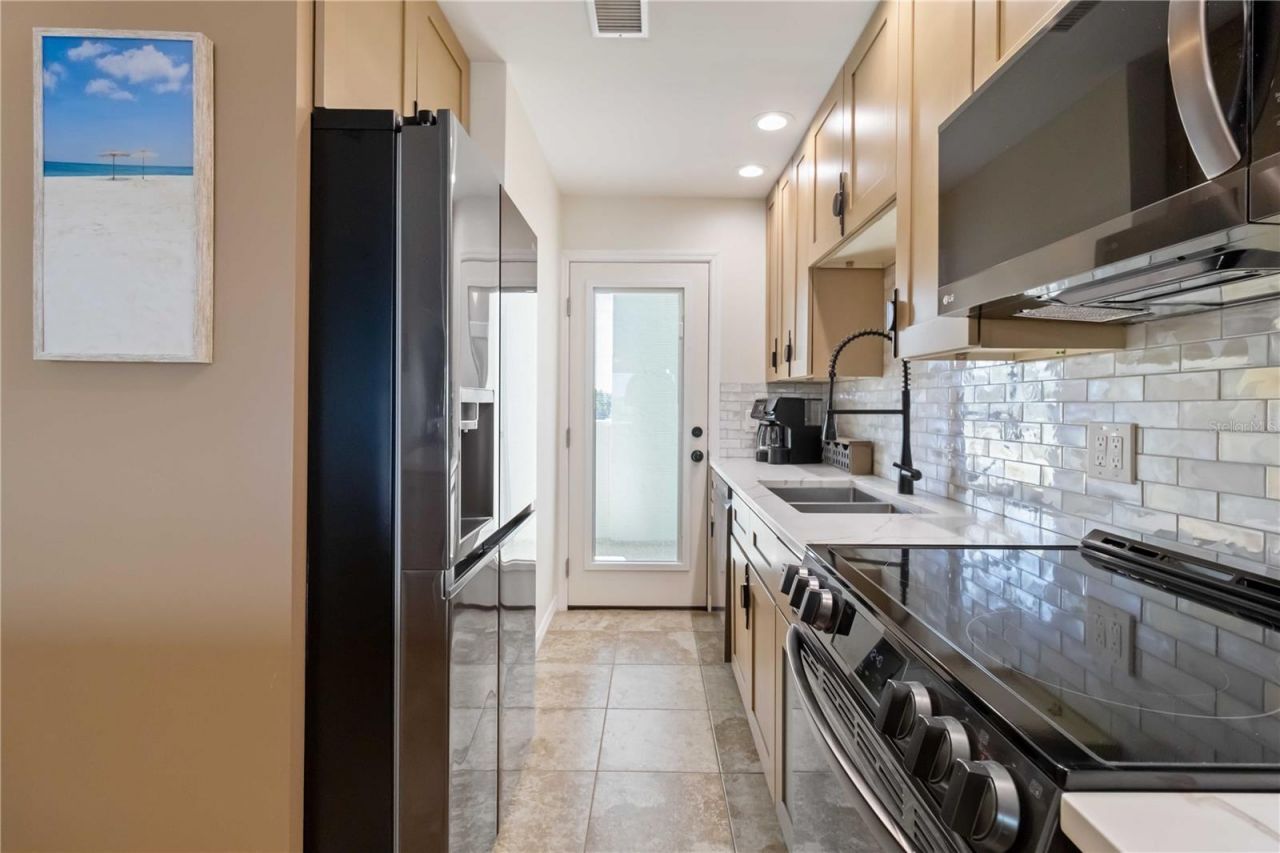 1500 Park Beach Circle, Unit 2F, Punta Gorda, FL 33950 Photo