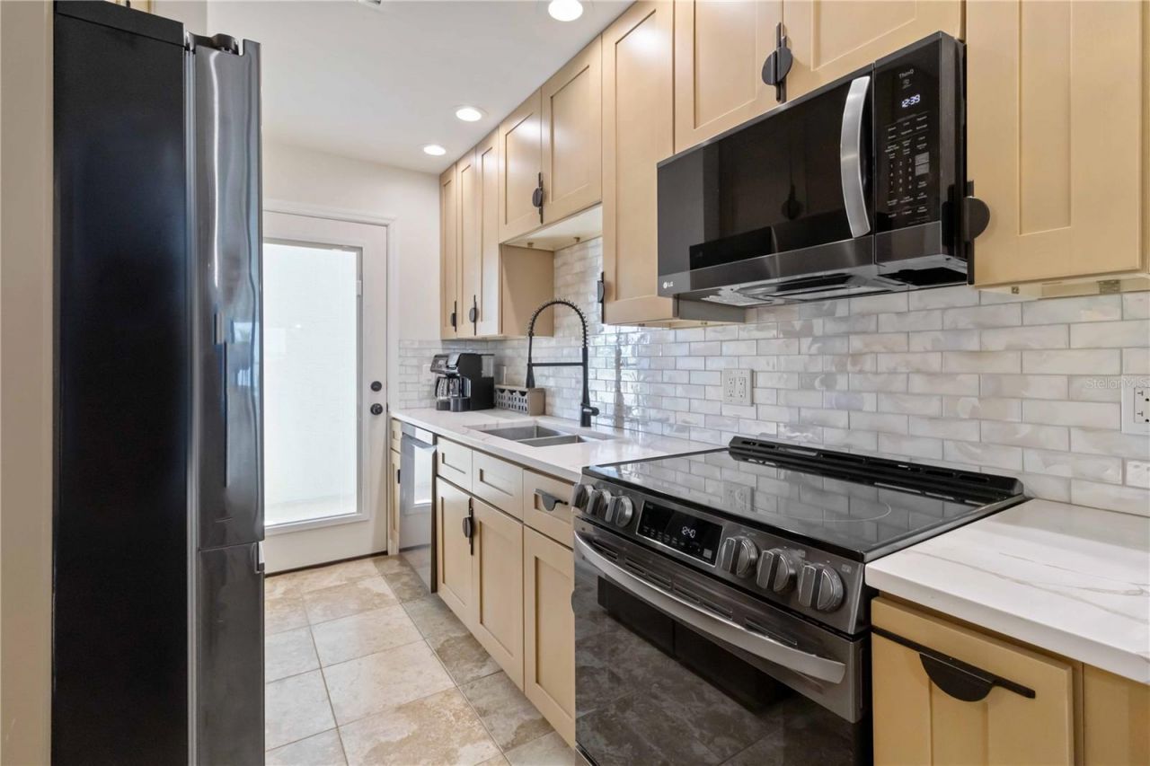 1500 Park Beach Circle, Unit 2F, Punta Gorda, FL 33950 Photo