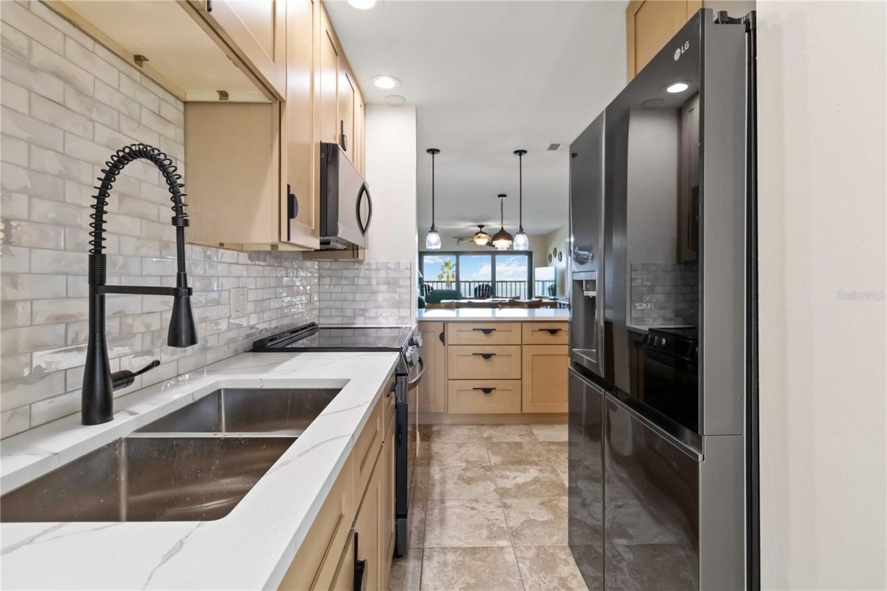 1500 Park Beach Circle, Unit 2F, Punta Gorda, FL 33950 Photo