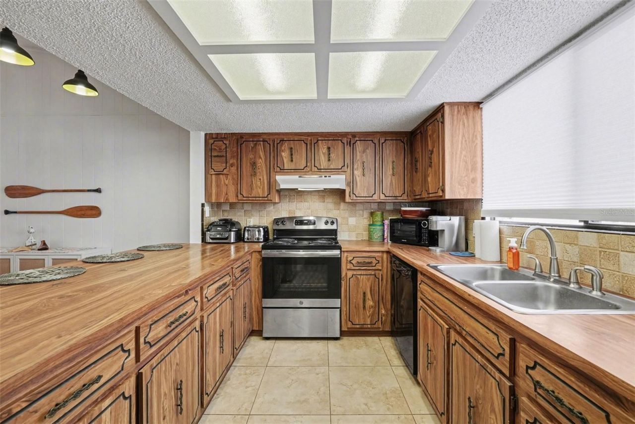 9990 Eagles Point Circle , Unit 4, Port Richey, FL 34668 Photo