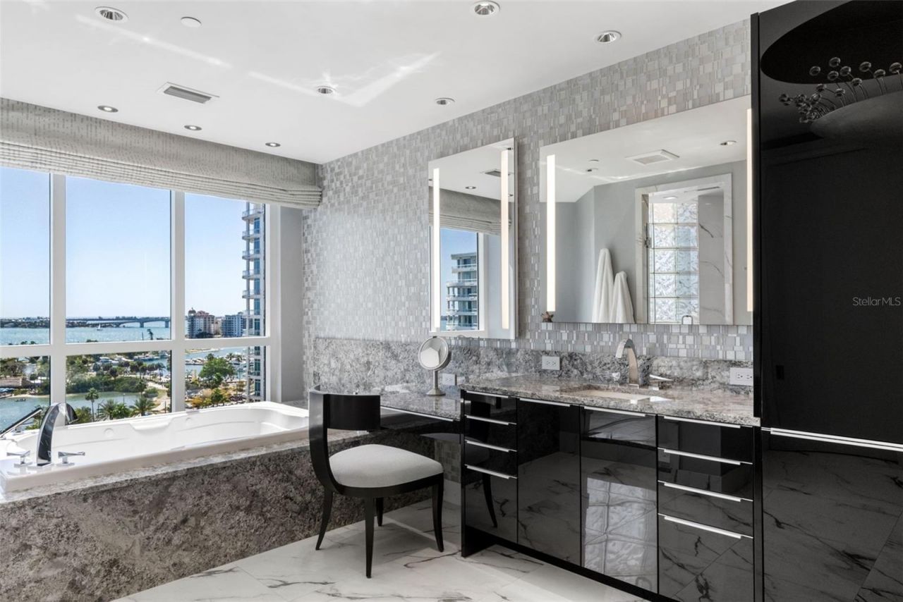 401 S Palm Avenue, Unit 1102, Sarasota, FL 34236 Photo