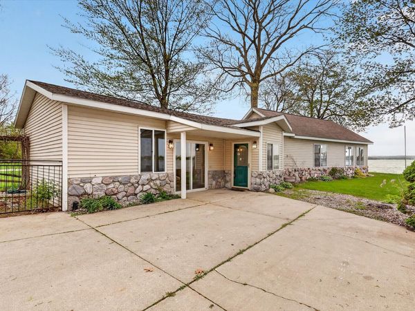 13117 Lakeshore Drive, Shelbyville, MI 49344