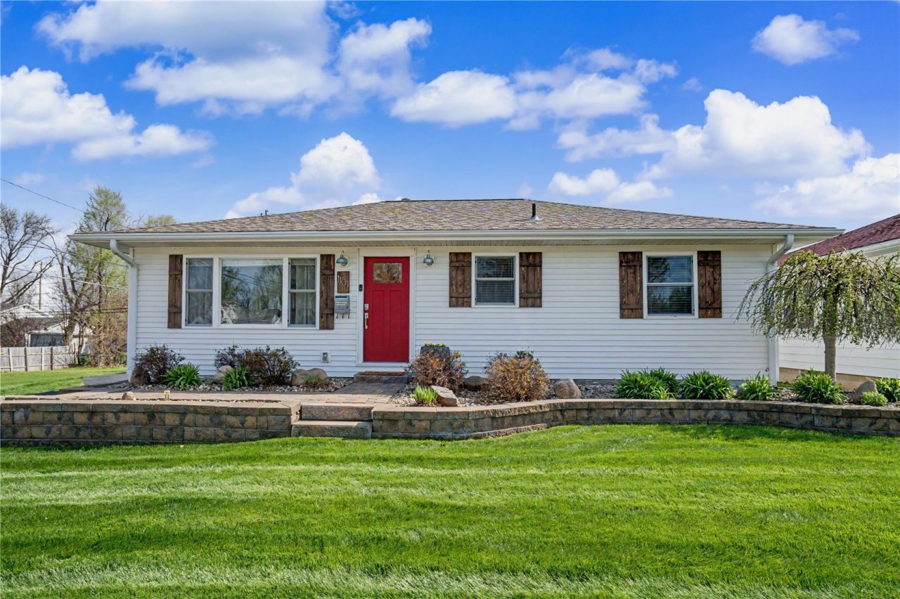 1101 Staub Court Ne, Cedar Rapids, IA 52402 Main Photo