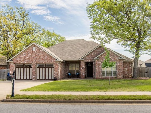 405 Buffalo Gap Drive , Siloam Springs, AR 72761