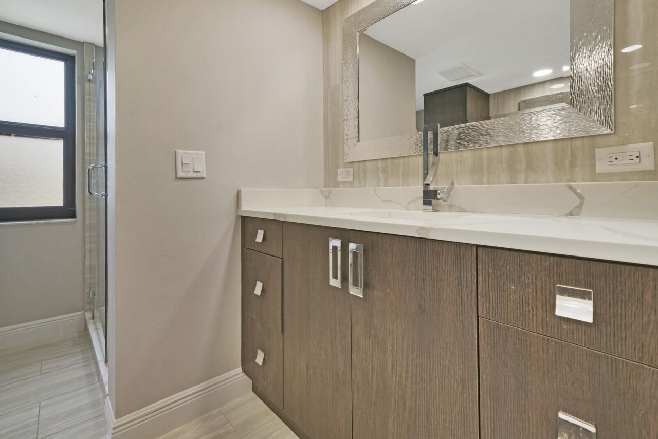19800 Sandpointe Bay Drive, Unit 512, Tequesta, FL 33469 Photo