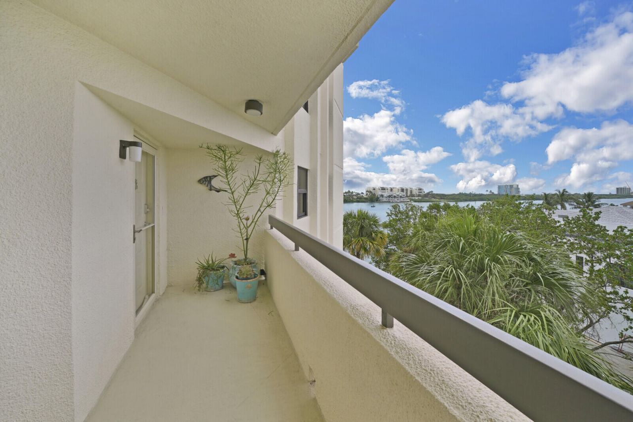 19800 Sandpointe Bay Drive, Unit 512, Tequesta, FL 33469 Photo