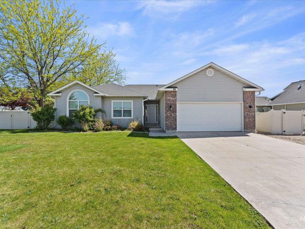 96 N Wedgwood Dr, Nampa, ID 83651