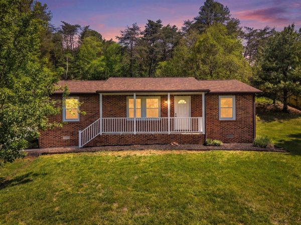 1650 Haymakertown RD , Troutville, VA 24175