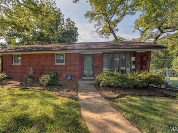 18 DORCHESTER Drive , Belleville, IL 62223