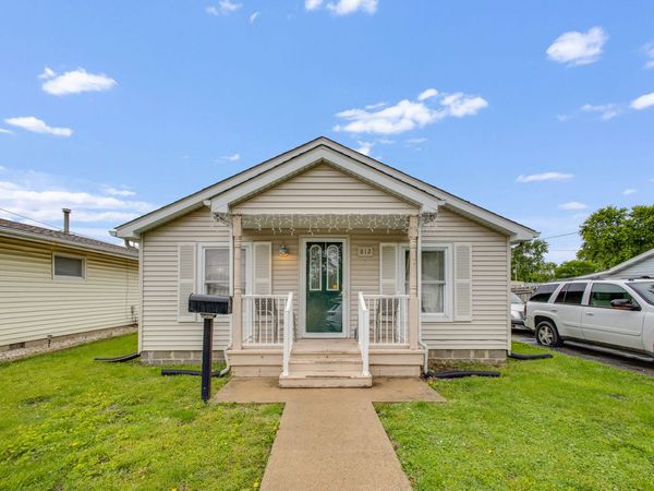 812 E Pembroke Street, Tuscola, IL 61953
