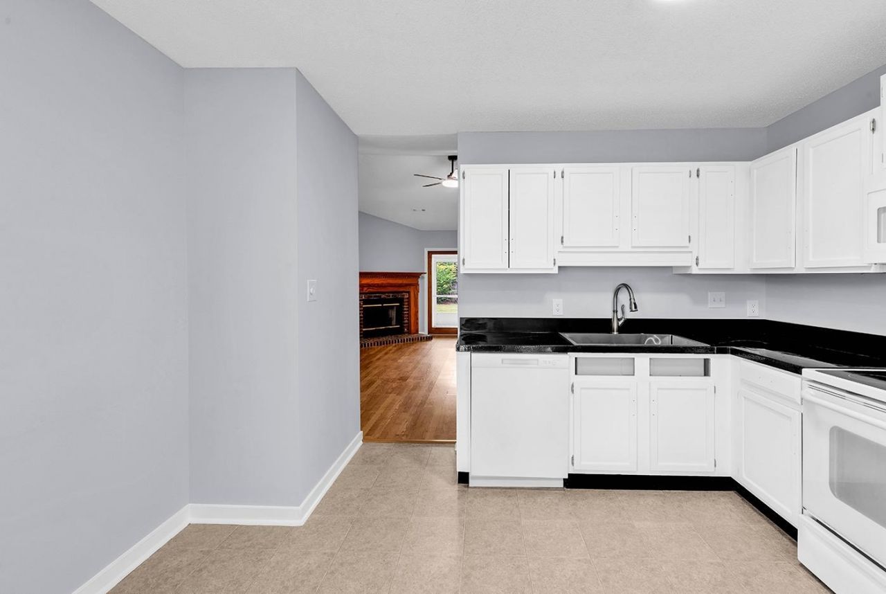 9614 Kings Grant Dr. Photo 10