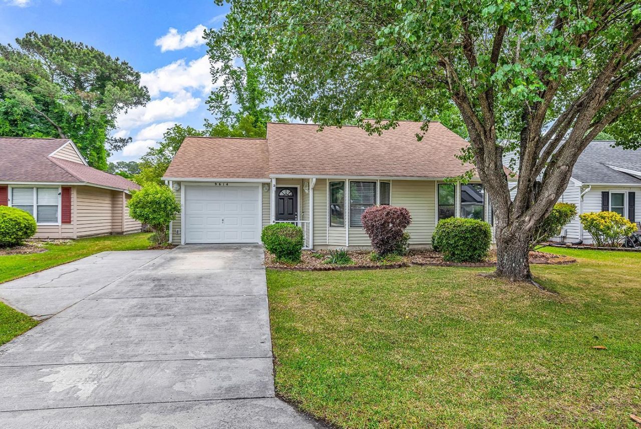 9614 Kings Grant Dr. Photo 2