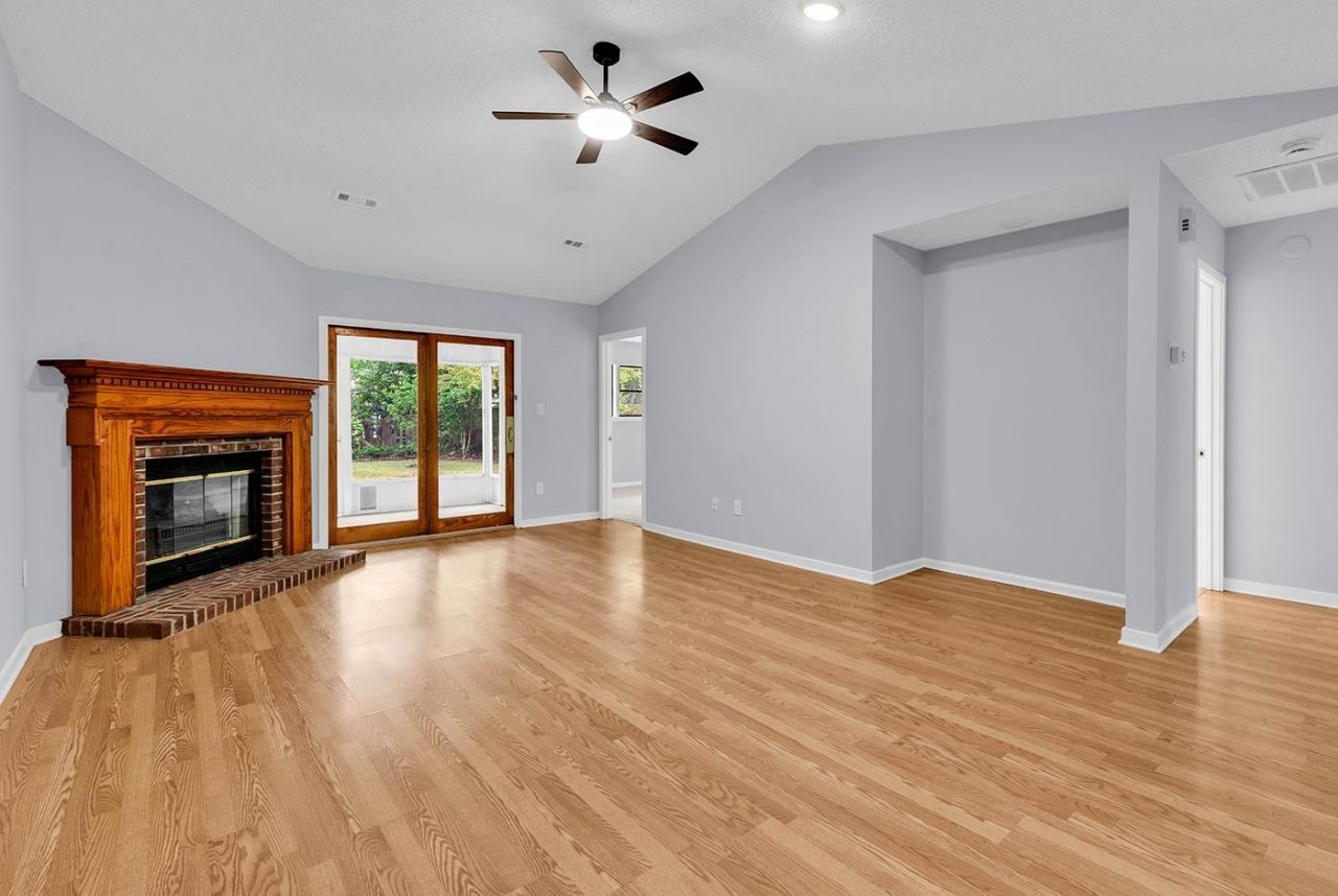 9614 Kings Grant Dr. Photo 4
