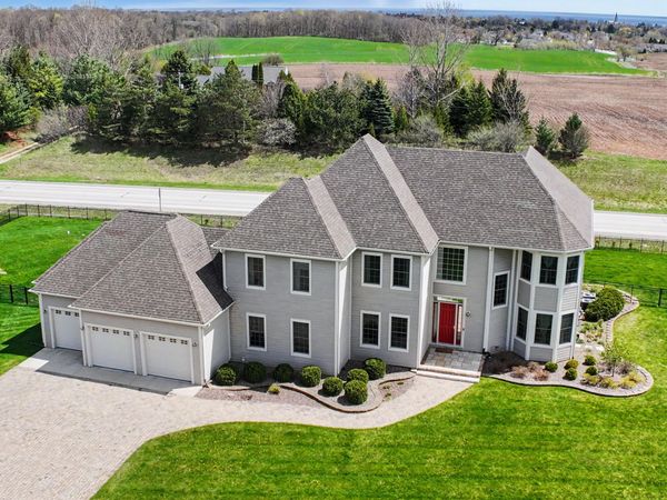 3268 Bay Hill Rd, Port Washington, WI 53074