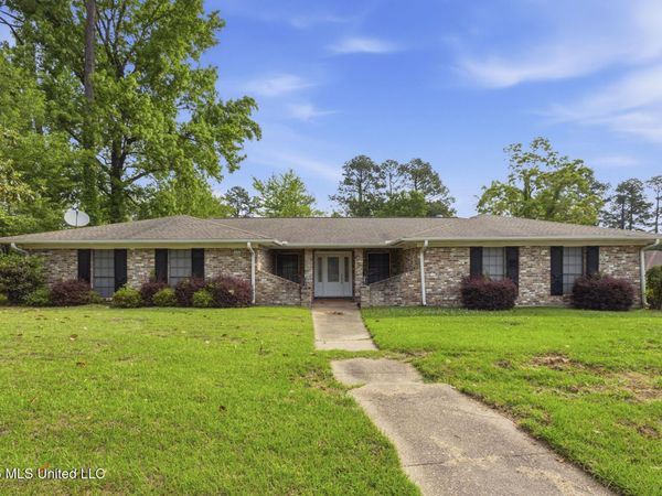 576 Woodson Drive, Jackson, MS 39206