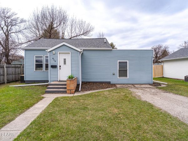 615 5TH Avenue NE, East Grand Forks, MN 56721