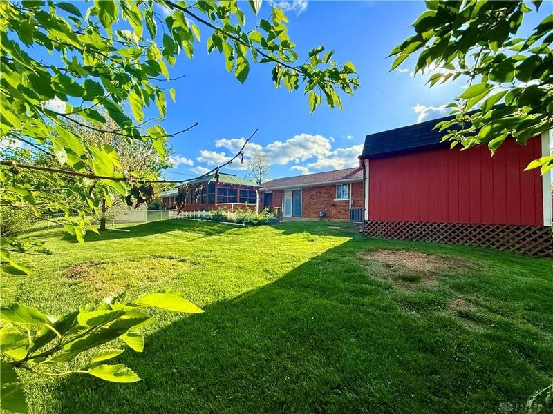 634 Cherry Blossom Drive, West Carrollton, OH 45449 Photo 2
