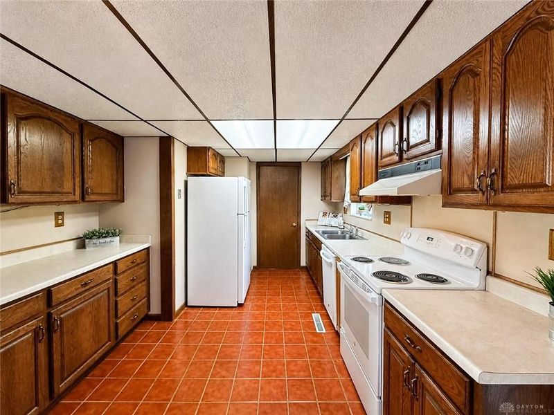 634 Cherry Blossom Drive, West Carrollton, OH 45449 Photo 8