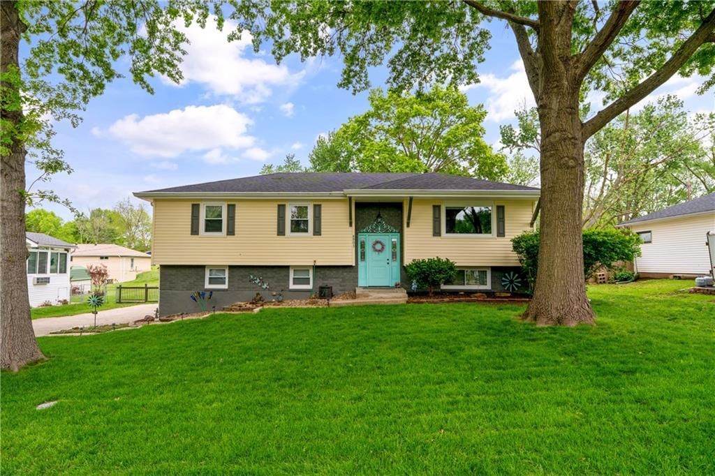 8903 N Holmes Street, Kansas City, MO 64155 Main Photo