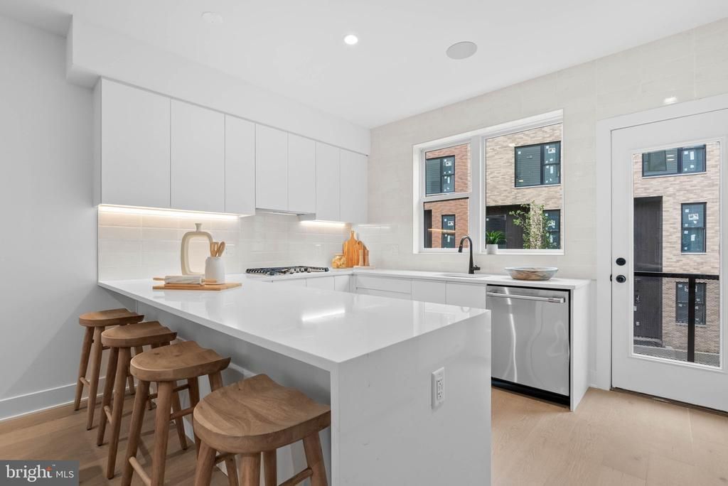 650 Fairmount Avenue , Unit J3, Philadelphia, PA 19123 Main Photo